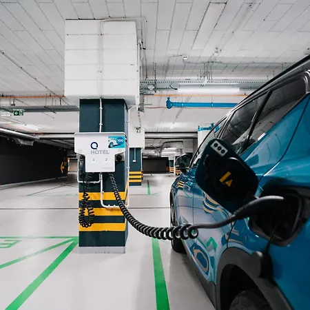 Q Wroclaw Bielany Hotel 4*